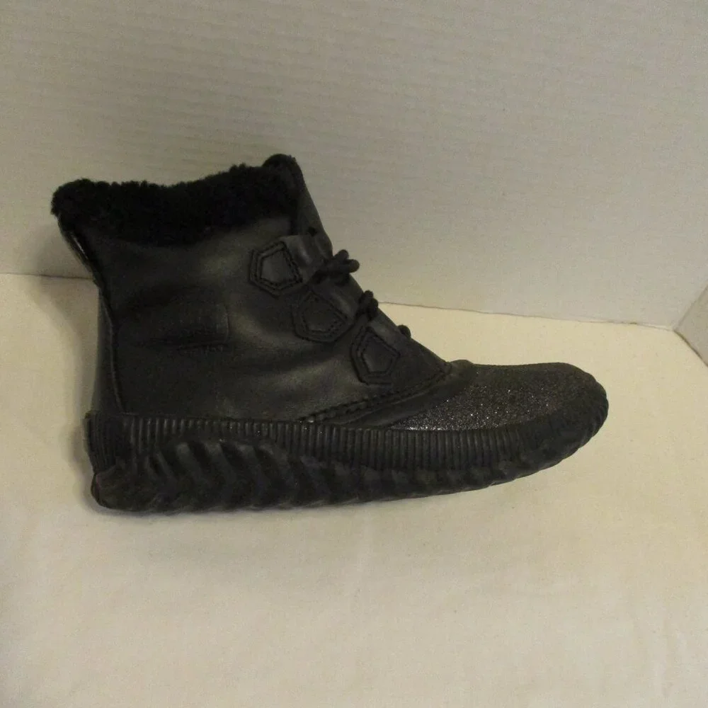 Sorel Shoes Woman Size 6.5 Black Faux Fur Lining Waterproof Outdoors Boots